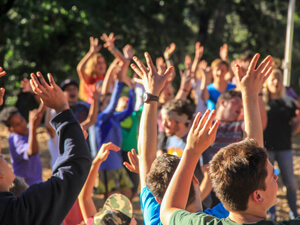 Degel hands up